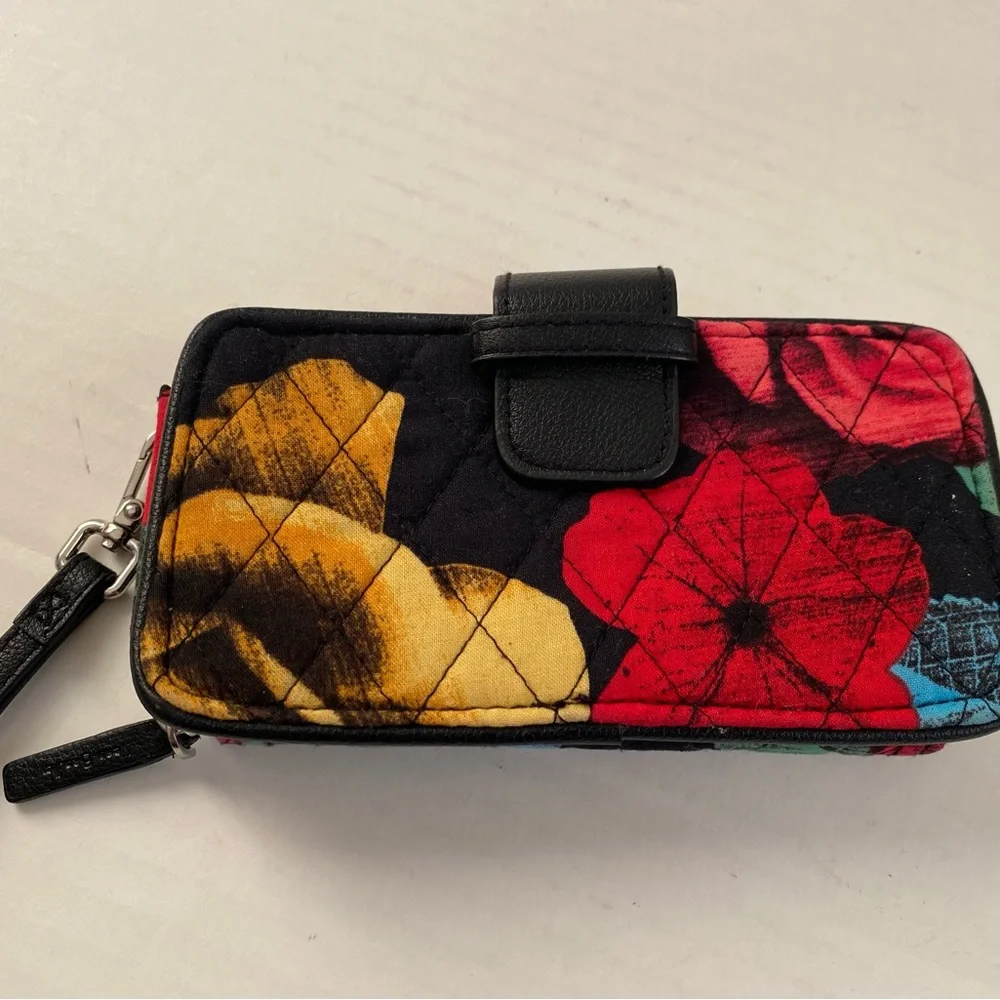 Vera Bradley Smartphone Wristlet - Excellent Condition